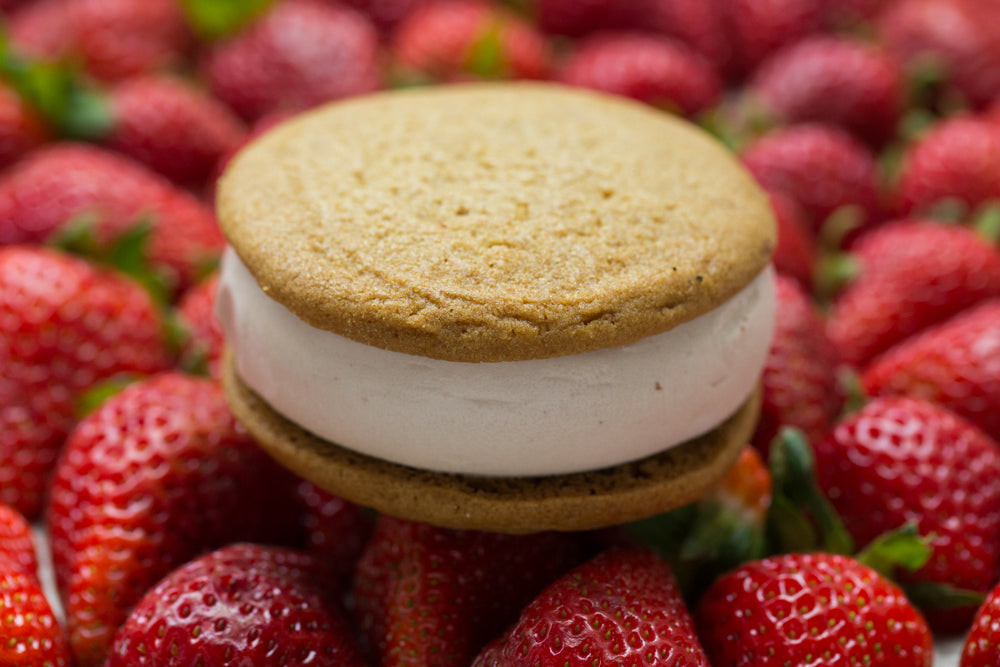 Ruby Jewel - Strawberry Ice Cream Sandwich 5.25 oz (10 count) open